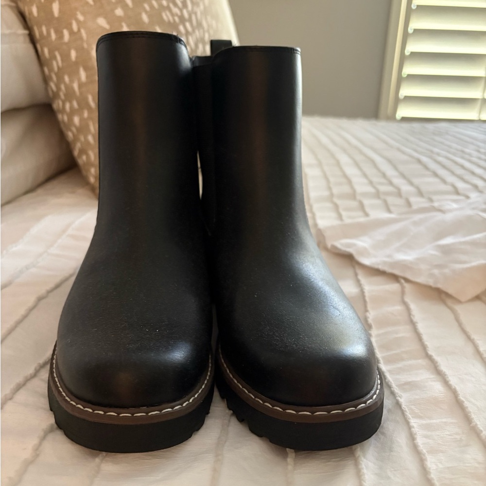 Universal Thread Black Chelsea Boots